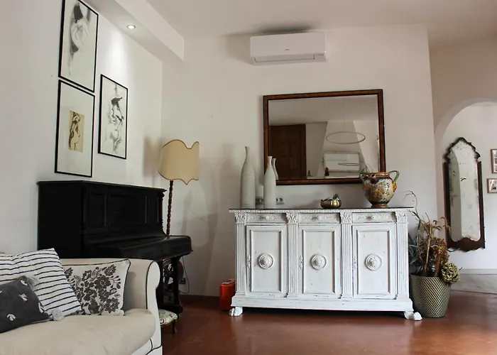 בית הארחה La Torre Rossa 4*